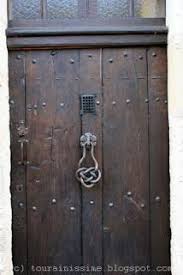 Resultat De Recherche D Images Pour Porte Avec Judas Et Heurtoir Portes Serrure
