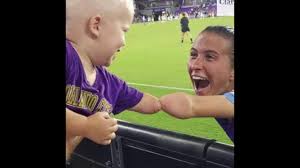 Joseph Tidd y Carson Pickett, una foto viral que conmovió al mundo