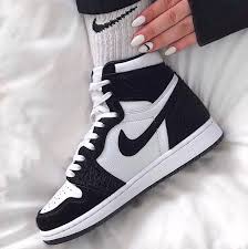 Zapatilla Jordan Air 1 Mid Light Smoke Grey Black White Jordan 1 Retro High Twist W 2019 Sneakers Fashion Jordan Shoes Girls Custom Nike Shoes