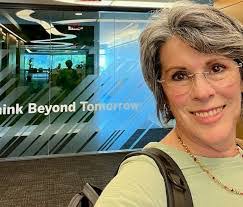 Kelly Ridenour's Instagram, Twitter & Facebook