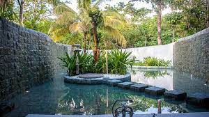 12 Tropical Hotels With The Outdoor Showers Of Your Dreams Outdoor Luxury Beach Resorts Outdoor Pool Shower