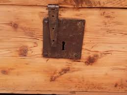 Coffre Ancien Savoie Avec Ferrure Www Auvieuxparchet Fr Coffre Ancien Banc Coffre Coffre