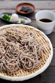They look a lot like spaghetti. Cold Soba Noodle Dipping Sauce Recipe ã–ã‚‹è•Žéº¦ Zaru Soba