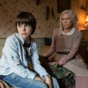 Za niebieskimi drzwiami (2016) - Filmweb