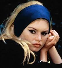 22 Facons De Porter L Oeil De Biche Le Maquillage Des Yeux Indemodable Maquillage Brigitte Bardot Brigitte Bardot Brigitte Bardot Jeune