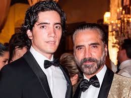 Spanish crooner alejandro sanz has recruited mexican singer alejandro fernández for his new ballad, a que no me dejas (i bet you won't leave me). Alejandro Fernandez And His Son Will Offer A Concert To Mothers Ultimas Noticias
