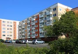 Aufgrund der idyllischen lage im grünen und am wasser zieht es vor allem familien in den stadtteil. 4 Zimmer Wohnung Zu Vermieten Maxim Gorki Str 56 18106 Rostock Evershagen Mapio Net