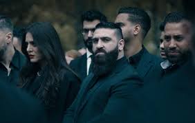 Besonders spannend ist die machart der serie, denn hier bereichern kurze trickfilmeinspieler das geschehen. Dogs Of Berlin Clan Insider Erklart Die Wahrheit Hinter Der Netflix Serie Watson