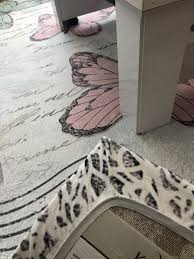 Halı örtüleri, halıların temiz kalmasını sağladığı gibi, ev stillerini ya da halılarını yenilemek isteyen kişiler için de uygundur. Lastikli Hali Ortusu Herico Modeli Yurukhome Com