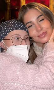 Muere Paula Cisneros, hermana de la influencer Sara Cisneros, que  visibilizó el síndrome de Down en las redes sociales