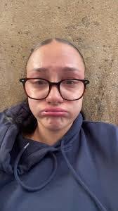 Lauri Cruz's Instagram, Twitter & Facebook