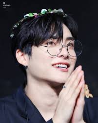 182 Me Gusta 5 Comentarios Jeeth Junhees Teeth Lucas Junheesteeth En Instagram I M Making A Cross Stit Ace Adventures In Wonderland Korean Artist