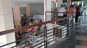 Untuk tiket lansia ini dikhususkan untuk pengunjung yang berusia di atas 65 tahun ke atas. Jelajah Gedung Siola Bersantai Di Area Makan Ala Cafe Surabaya Square Di Dekat Museum Surabaya Tribun Jatim