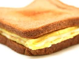 Bagi anda yang ingin menjadikan resep cara membuat roti sandwich telur diatas tersebut sebagai inovasi untuk usaha kuliner anda atau. 3 Cara Mudah Bikin Omelette Sandwich Ala Kafe Buat Sarapan