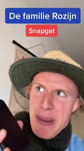 Elias in Retail: A Unique Microphone Performance