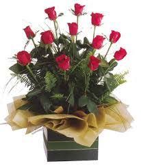 Imagini Pentru La Multi Ani Cu Sampanie Si Flori La Aniversare Valentines Flowers Flower Delivery Flowers