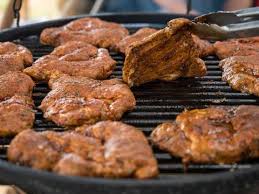 Le groupe de grande distribution intermarché s'est engagé auprès des éleveurs à garantir un prix minimum d'achat, fixé à 1,27€ par kilogramme de viande, et ce pendant cinq ans. La Viande Coute Nettement Plus Cher En Suisse Que Dans L Ue Rjb Votre Radio Regionale
