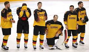 Die mannschaft von bundestrainer toni. Nach Olympia Silber Eishockey Team Vor Dem Umbruch