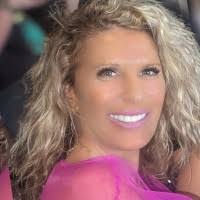 Shannon Cisneros's Instagram, Twitter & Facebook