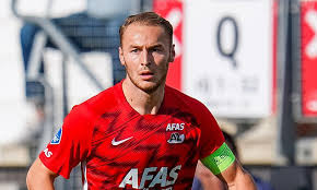 Hitc says ferdinand says he's unplayable. Leeds Targeting Az Alkmaar Captain Teun Koopmeiners To Boost Midfield Options Daily Mail Online