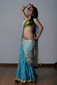 Samantha hot navel spicy blue saree pics photos stills on ramp at vaishnavi jewellery fashion show. Starzig Com Samantha In Saree Saree Photoshoot Saree Navel
