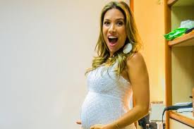 Daniela (foto abaixo) é a terceira filha do senor abravanel. Patricia Abravanel Decide Nome De Filha Por Sorteio Gzh