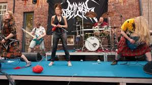 El heavy metal, o simplemente metal (pronunciado como métal) 1 2 3 —en español traducido literalmente como «metal pesado»—, es un género musical que nació a finales de los años sesenta y principios de los setenta en el reino unido y también en los estados unidos, cuyos orígenes provienen del blues rock, hard rock y del rock psicodélico. Purl Jam Finland Hosts Heavy Metal Knitting Championship Stuff Co Nz