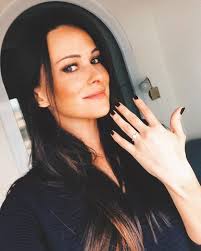 «a festa aos oito meses e meio (35 semanas) de gestação gemelar, a atriz vive momentos felizes, até. Da Vida De Princesa Aos Momentos Dramaticos Como Desabou A Vida De Sonho De Helena Costa Nacional Flash