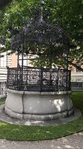 Suchen oder inserieren sie neue oder gebrauchte angebote mit kleinanzeigen aus dem bereich pflanzen & garten. Zierbrunnen Picture Of Zierbrunnen Am Museum Fur Angewandte Kunst Vienna Tripadvisor