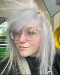 hannahgtv is the CUTEST!! Hands down. Cute cut ✓ Cuter bangs ✓ PINK!!! ✓✓✓  Add ✨sparkles ✨😍🤩😍🤩😍🤩 Video by @threefourpics Paint by  @pulpriothair...