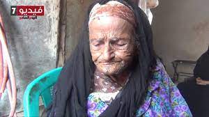 بالفيديو أكبر مسنة بمقابر السيدة تأكل البيض فى العيد وتتمنى شقة لحماية  أبنائها - YouTube