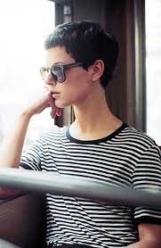 Very Short Dark Hairstyle Really Adorable French Style Short Haircuts Very Short Hair Short Hair Styles Womens Hairstyles