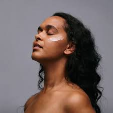 Introducing Ruwi, purely natural skincare enriched with native botanicals.  For over 80,000 years, First Nations peoples have nurtured an extraordinary  relationship with Ruwi (the land). Ruwi embraces modern science to create  skincare