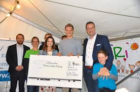 Stiftung für sozial, geistig und körperlich benachteiligte kinder und jugendliche. Ettenheim Stiftung Fussball Star Matthias Ginter Verzuckt Ettenheim Ettenheim Lahrer Zeitung