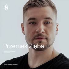 ⚡︎ Team update! ⚡︎ Na pokładzie witamy Przemką Ziębę! Przemek to  multidyscyplinarny projektant graficzny, który w swoich projektach  brandingowych skupia