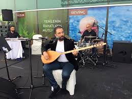 İsmail altunsaray, 2009 yılında avrupa'nın en prestijli konser salonlarından berliner philharmoniker chamber music hall'da bozlak ve flamenko sentezinin başarılı bir şekilde gerçekleştiği muhteşem bir. Ismail Altunsaray Konseri Kirsehir Sanatci Fiyatlari 2019 Guncel Sanatci Fiyat Listesi