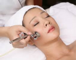 Tìm hiểu về lăn kim (liệu pháp tăng collagen)