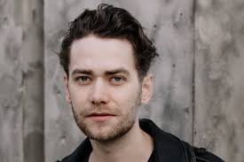 Schauspielende < ABRAHAM MANAGEMENT