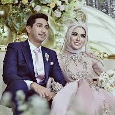 37 model gaun pengantin muslimah warna merah marun. Gaun Pengantin Mewah Miliarder Medina Zein Istri Lukman Azhari Fashion Beauty Liputan6 Com