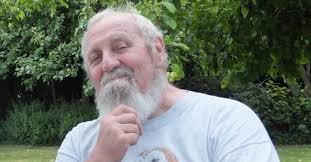 Jabbeke verbijsterd: dementerende vrouw sliep zes dagen naast overleden man 