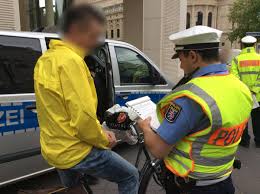 Joi, euro a urcat la 4,7581 lei. Polizei Frankfurt On Twitter Dieser Radfahrer Hat Das Rotlicht Der Ampel Ebenfalls Missachtet Da Die Ampel Zu Diesem Zeitpunkt Bereits Langer Als Eine Sekunde Rot War Droht Ihm Nun Ein Bussgeld Von