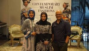 Dian pelangi merupakan nama seorang fashion desainer muslimah yang mengeluarkan desain baju bagi kalangan muslimah atau saat ini terkenal dengan istilah hijaber. Dian Pelangi Dan 5 Desainer Tampil Di Pameran Busana Muslim Dunia Cantik Tempo Co