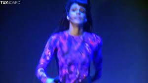 3.je, qu'il, porté, sais, a, masque, un, de fer. Shy M Chute En Plein Concert A Bercy Video Dailymotion