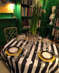 Hrh Duchess Of State On Instagram Stripes Decorated By Me Highdramatablescapes Beyondthediningroom Beyondtheflowers Beyondt Dekor Yemek Masasi