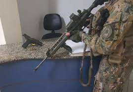 A ação aconteceu durante uma operação policial na favela de jacarezinho, na zona norte do município. Pm E Morador Sao Feridos Durante Operacao No Jacarezinho Noticias R7 Rio De Janeiro