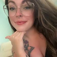 Amber Maxey's Instagram, Twitter & Facebook