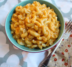 The cooked macaroni is left in a colander until all the water is completely drained out of it. Macaroni And Cheese Recipe With Cream Cheese And Evaporated Milk