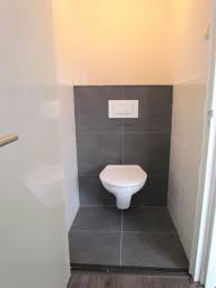 toilet half betegeld badkamer toilet beneden toilet
