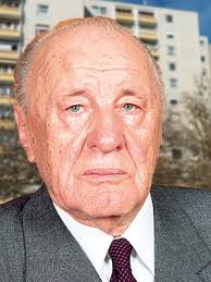 Ő miért nem volt milliárdos egy élet munkája alatt?Volt munka, lakás,  ingyen szakmunkás képzés és egyetem! ELMONDOM! 👇 Cikk a hozzászólásoknál  >>>