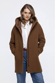 Rose 89% polyester, 11% laine. Manteau En Drap De Laine Camel Trench Coat
